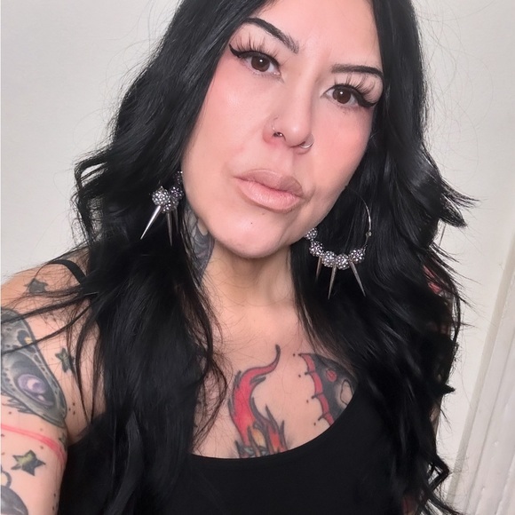 Meet your Posher, Mavis - Picture 2 of 2